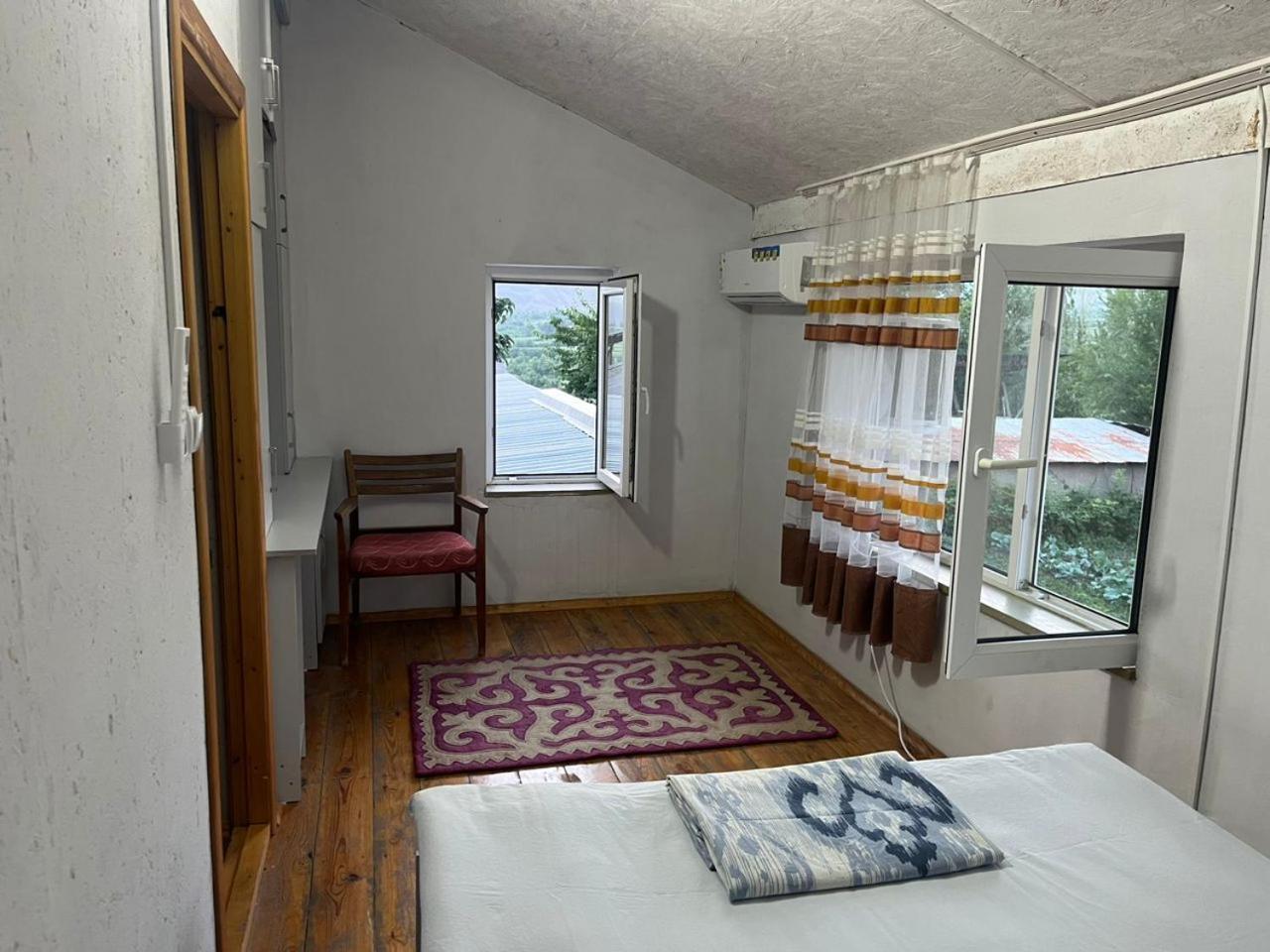 Toktogul Ghesthouse Hotel Exterior foto