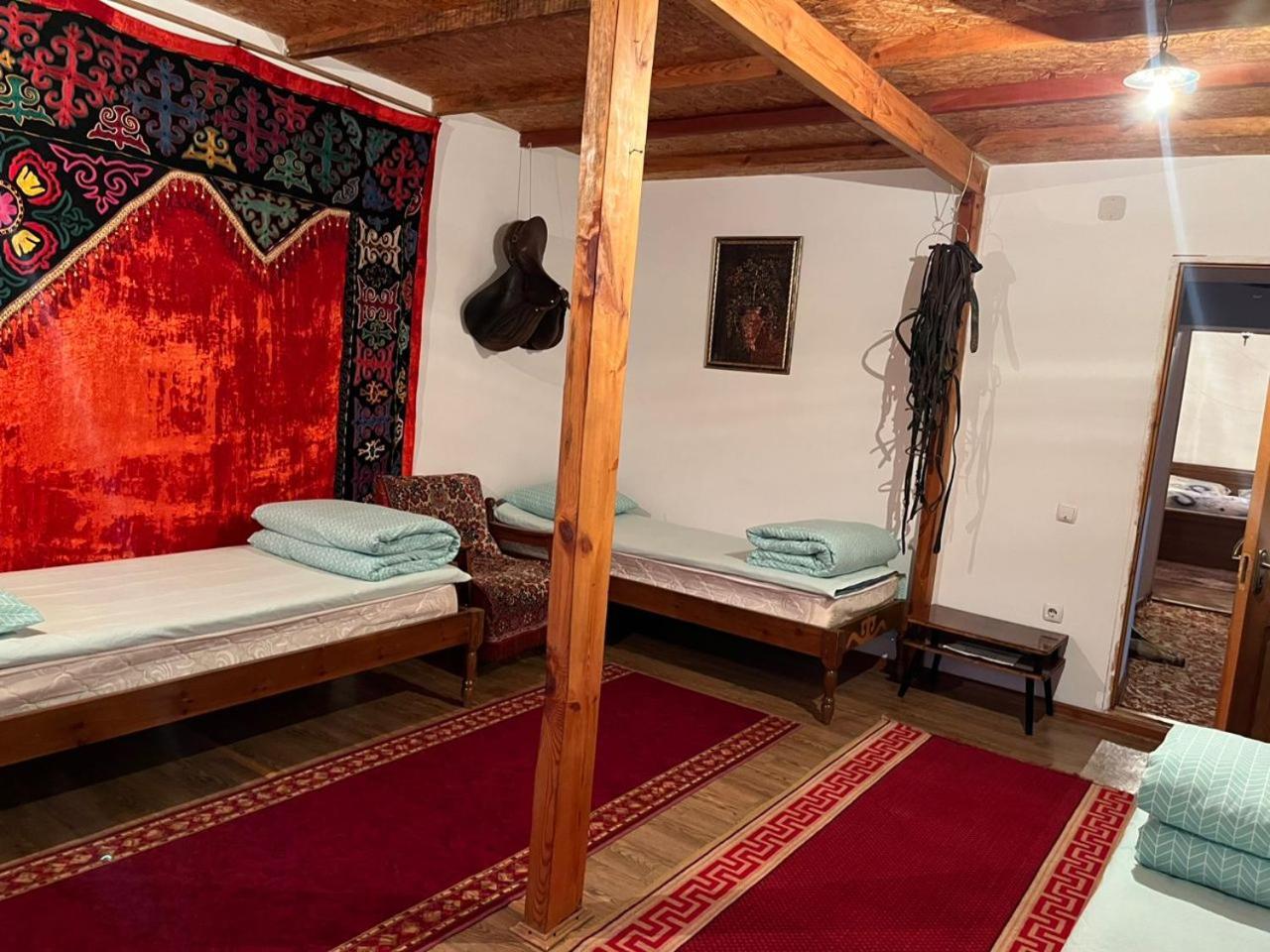 Toktogul Ghesthouse Hotel Exterior foto